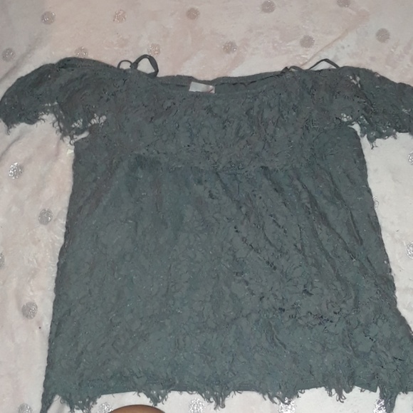 Lacy Under Silk Top. - Picture 1 of 5